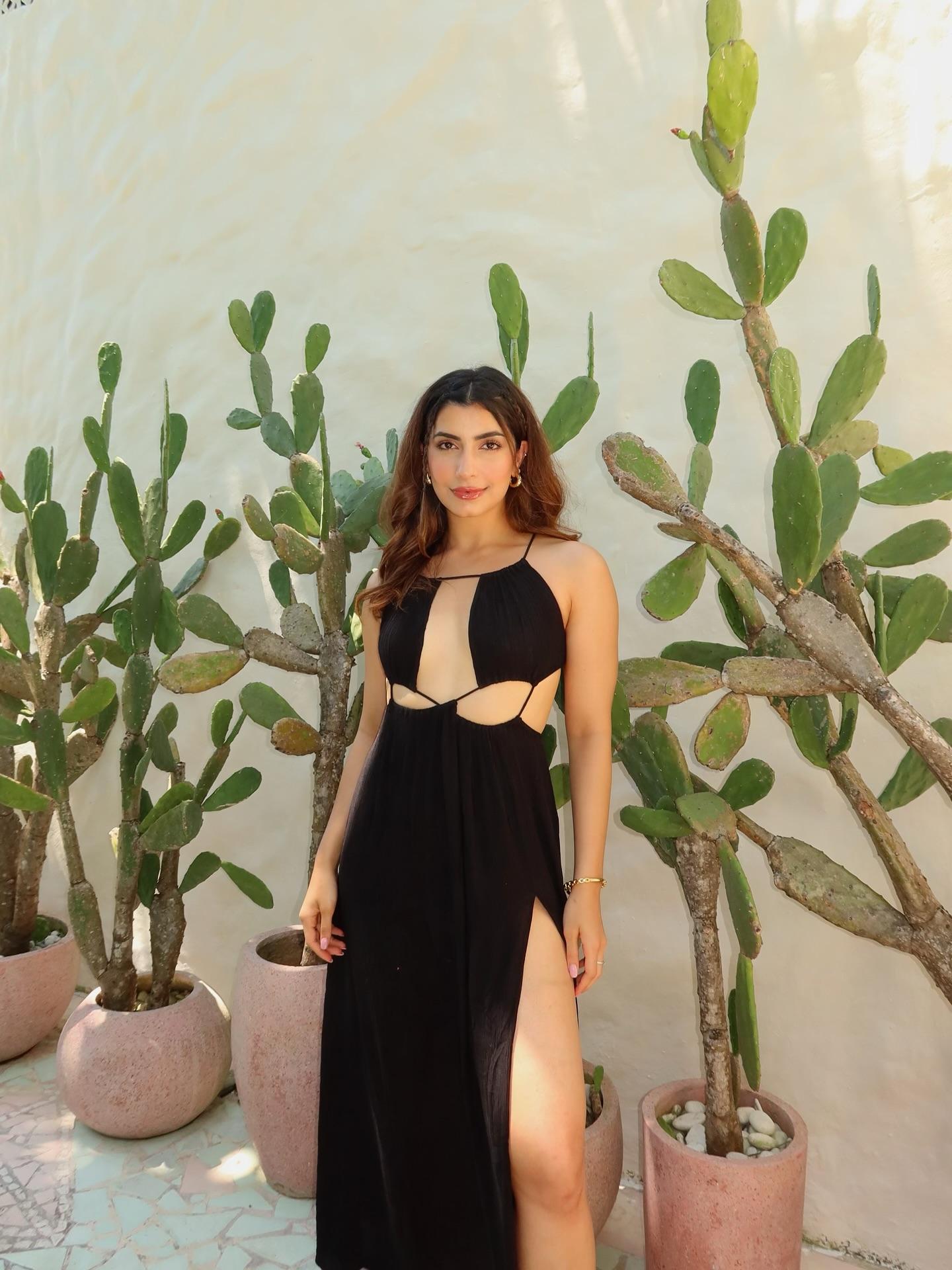 Noir Seduction/Black Maxi Dress
